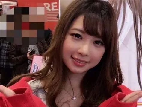 安齋拉拉 .